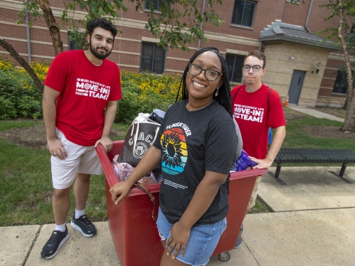 Students at Residence Hall Move In
