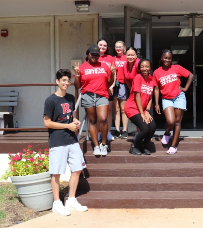 A move-in team at Lippincott Hall